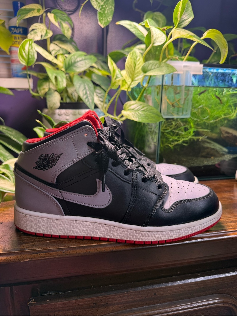 Nike Air Jordan 1 Mid youth sneakers 6.5Y